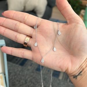 White gold and Diamond teardrop necklace